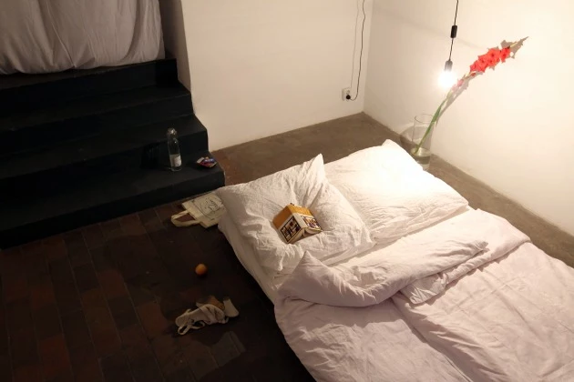 A comfy cozy bed. *YAWN*