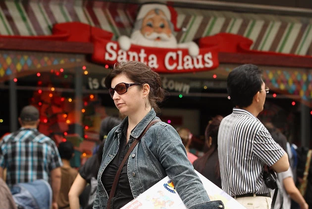 A woman shopping for last minute holiday deals.