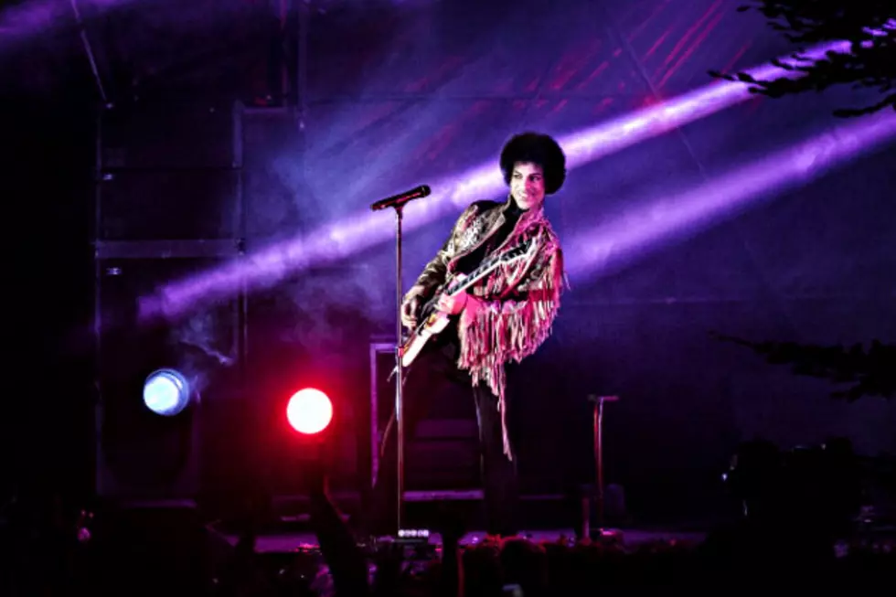 Minnesota Twins Honor Prince, Bathing Target Field in Purple Rain